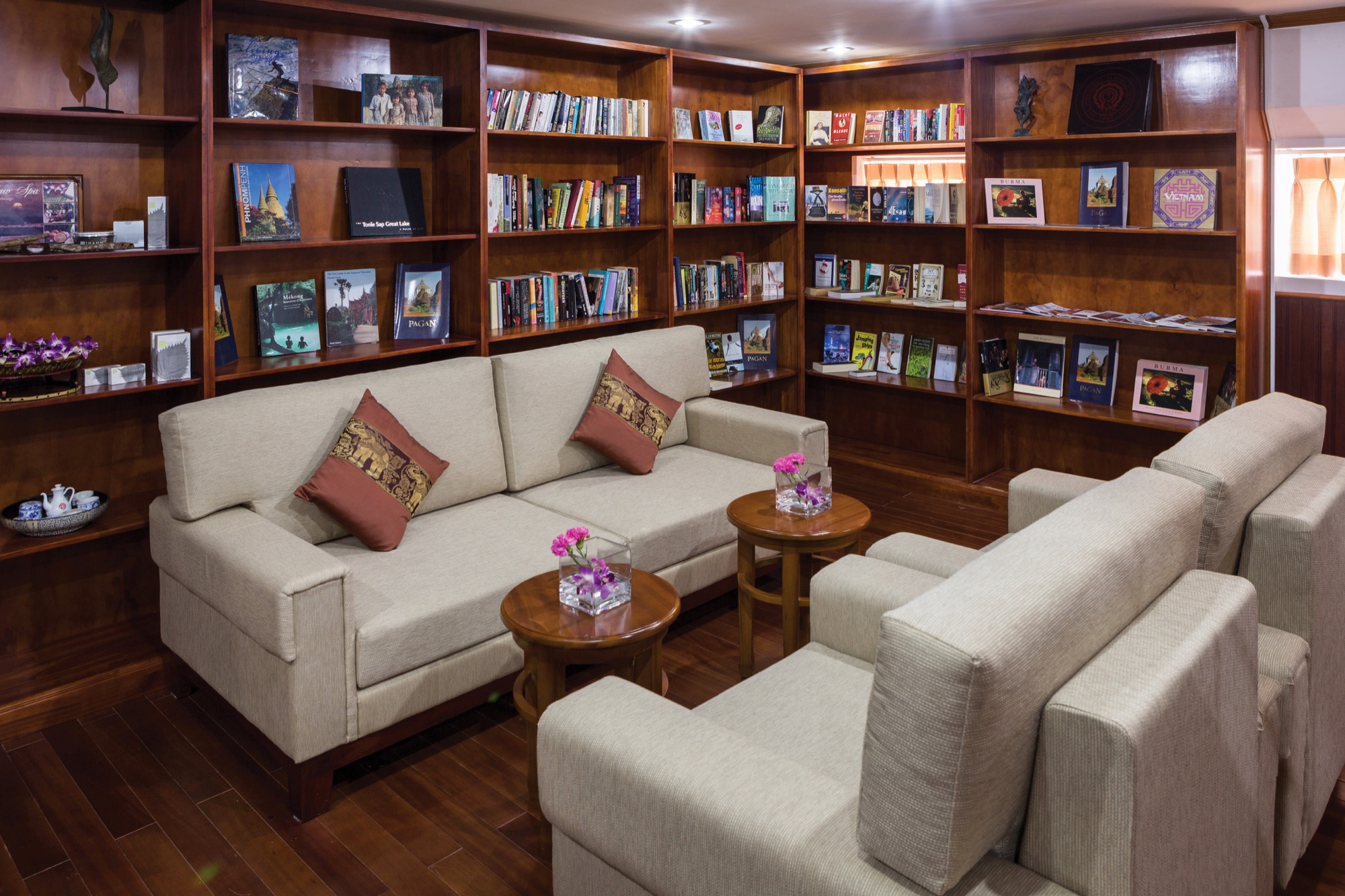 Pandaw RV Mekong Pandaw Library 5.jpg